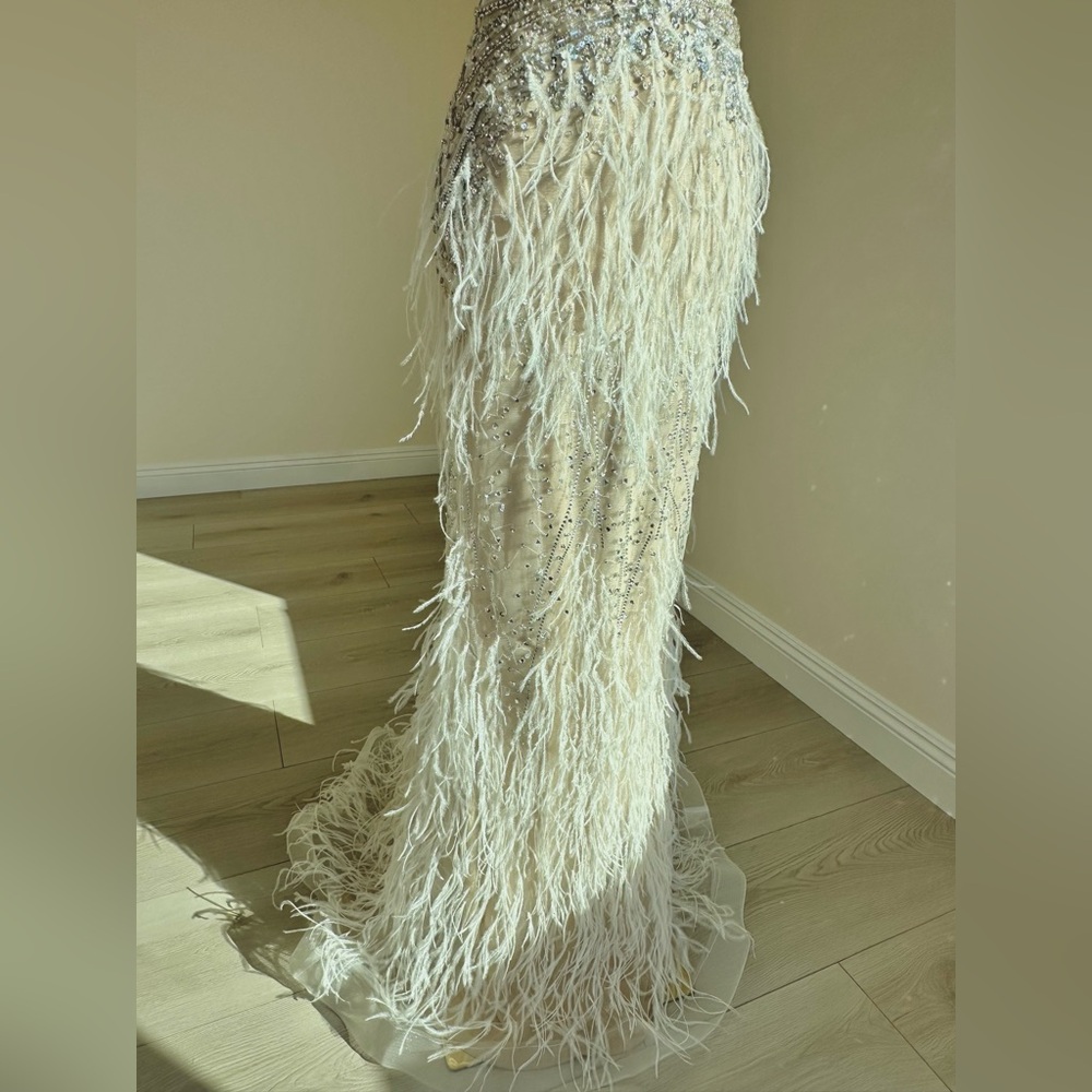 New Jovani 03023 Sheer Embellished Bodice
Feather Gown|Cream|00|Missing Tags - Picture 8 of 17